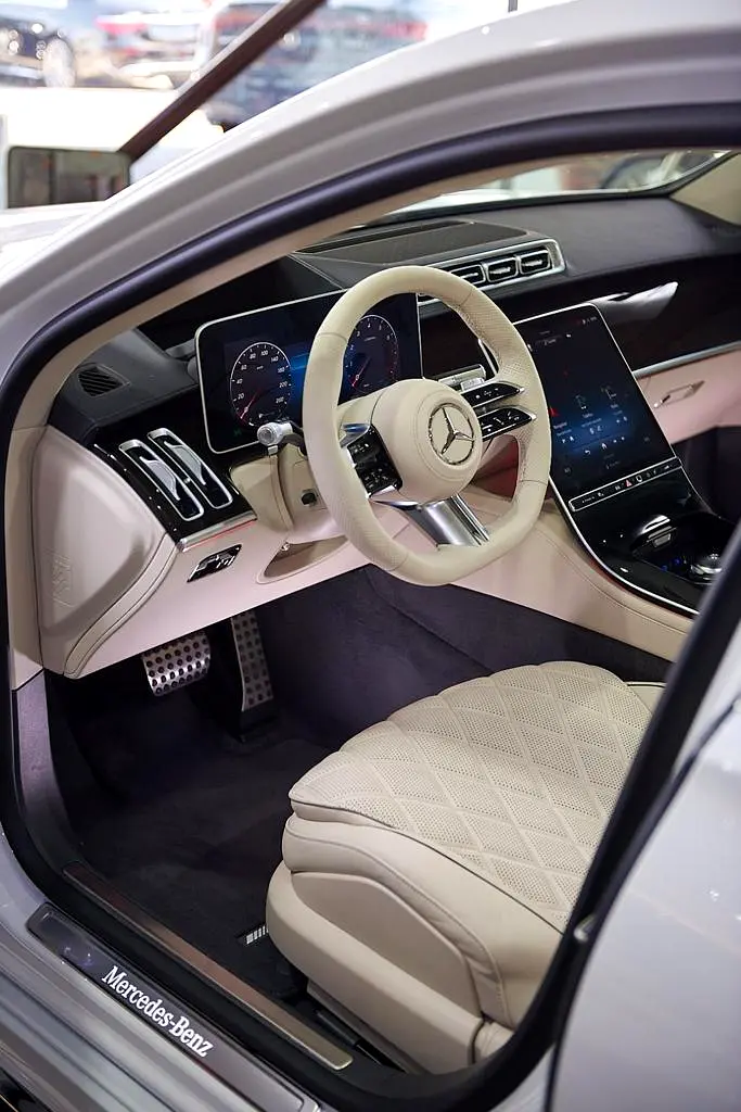 MERCEDES S-Class S 500 2024 - photo 9 - Import Émirats | International Cars