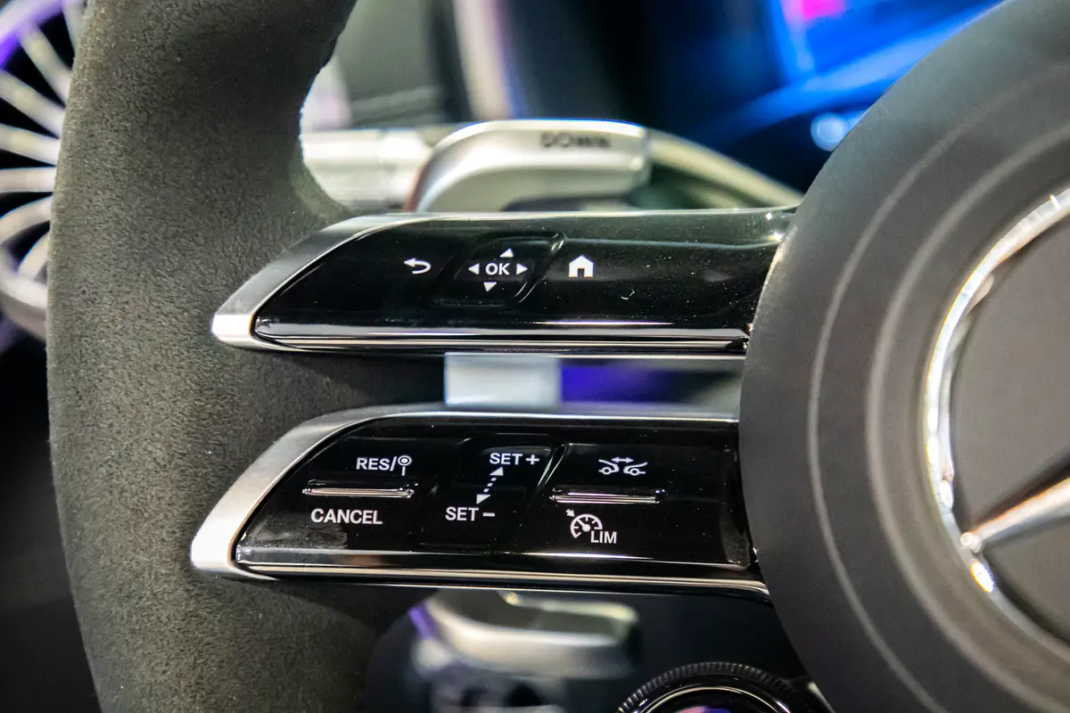 MERCEDES SL-Class SL 63 AMG 2022 - photo 8 - Import Émirats | International Cars