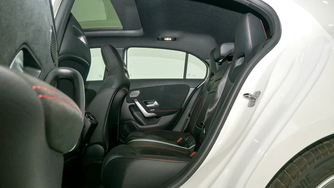 MERCEDES A-Class A 200 2024 - photo 12 - Import Émirats | International Cars