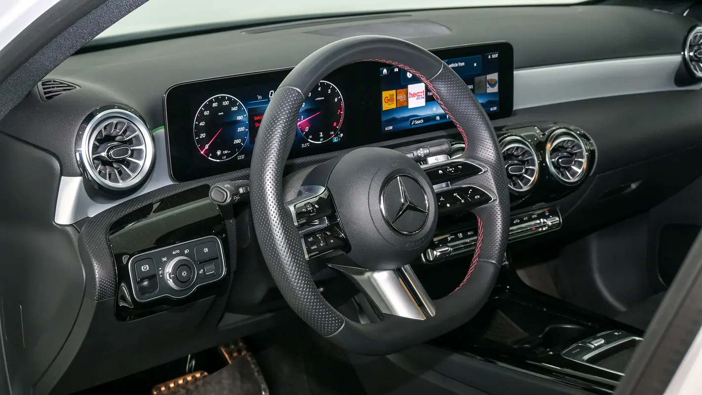 MERCEDES A-Class A 200 2024 - photo 6 - Import Émirats | International Cars