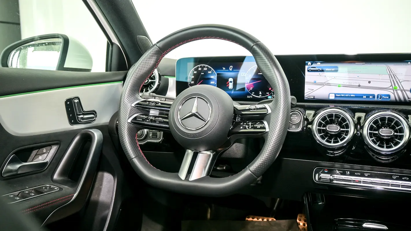 MERCEDES A-Class A 200 2024 - photo 9 - Import Émirats | International Cars