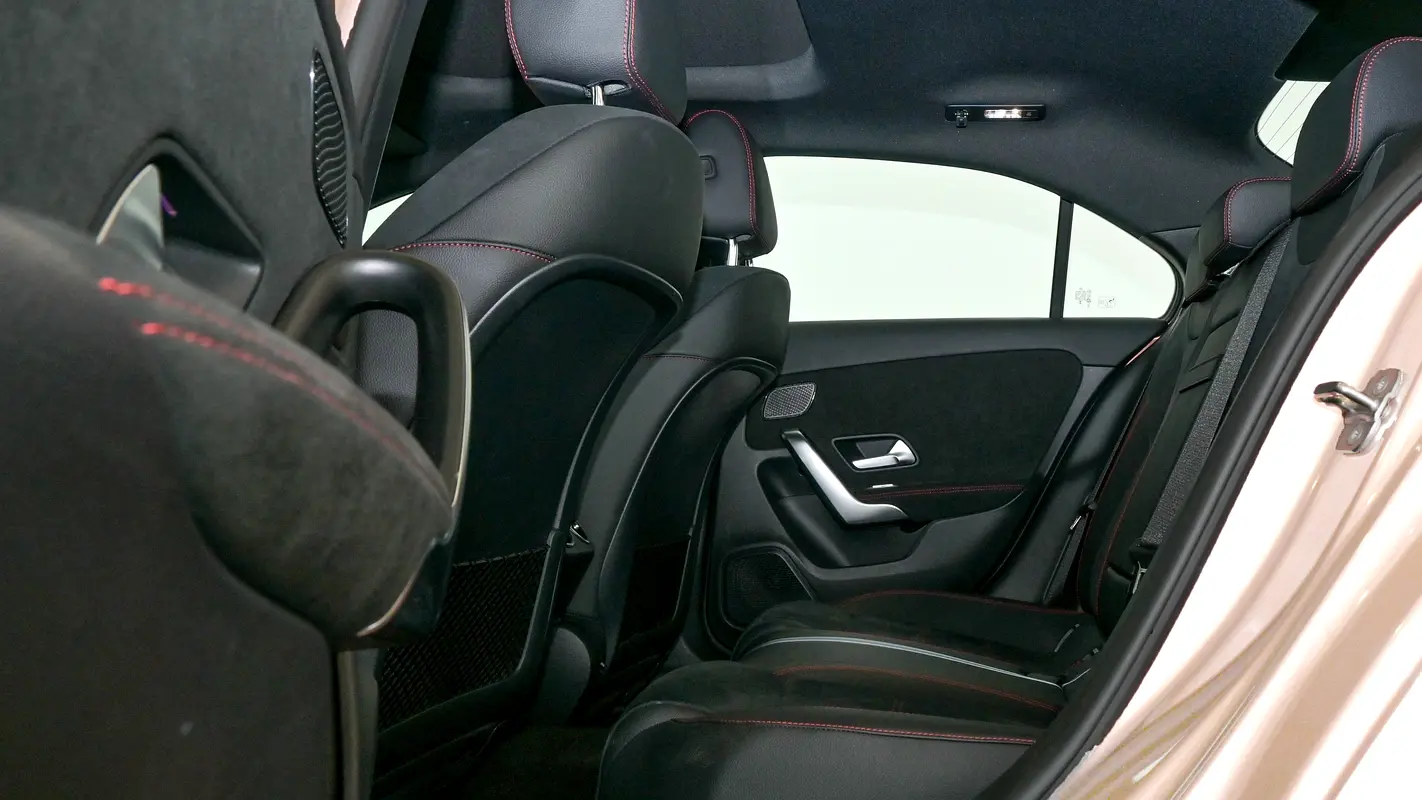 MERCEDES A-Class A 200 2024 - photo 10 - Import Émirats | International Cars