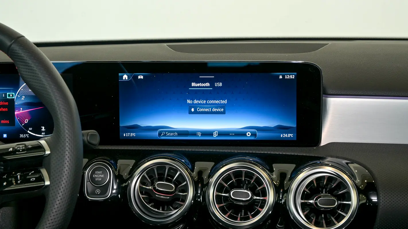 MERCEDES A-Class A 200 2024 - photo 8 - Import Émirats | International Cars