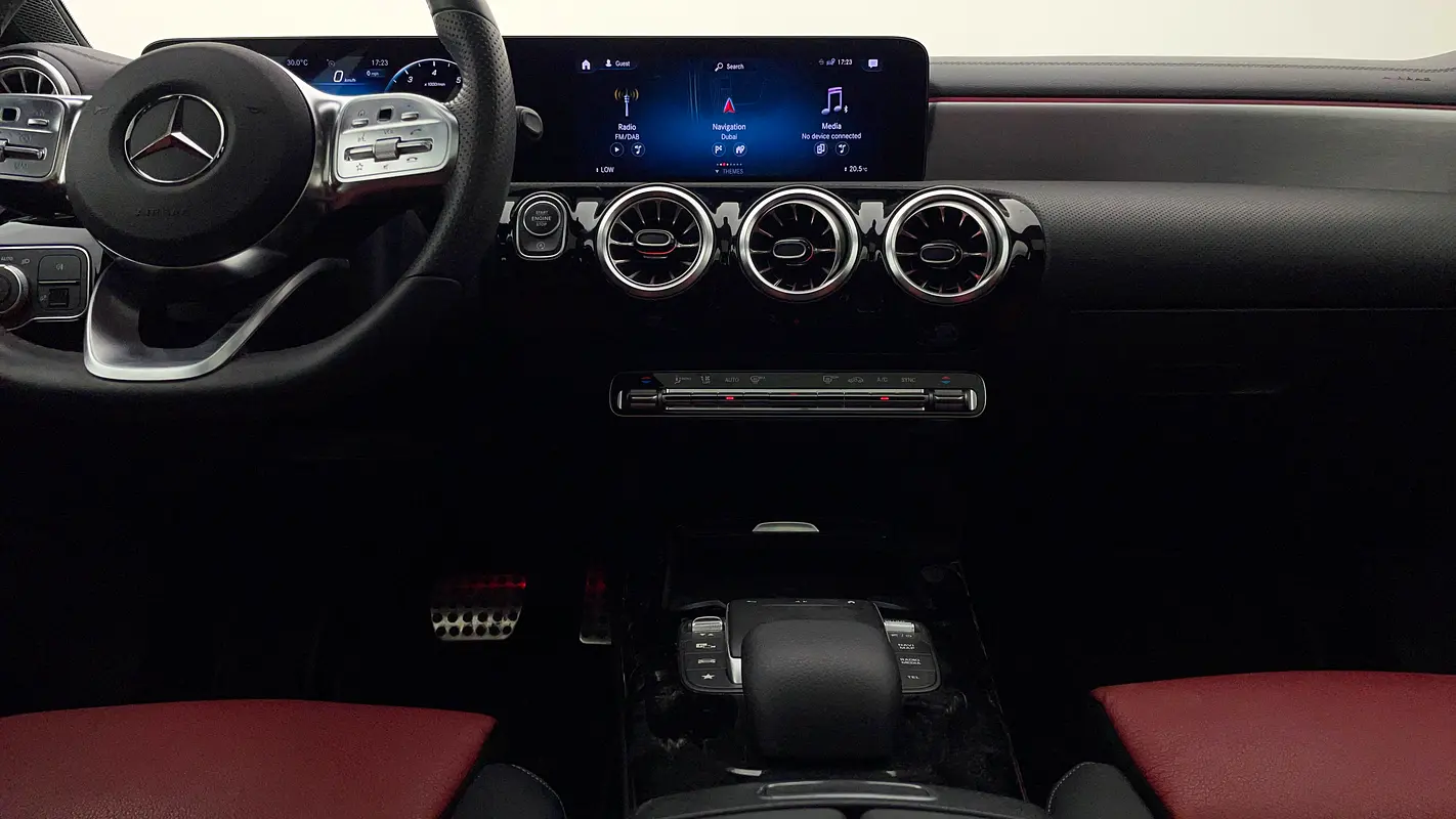 MERCEDES A-Class A 200 AMG Premium Plus 2022 - photo 8 - Import Émirats | International Cars