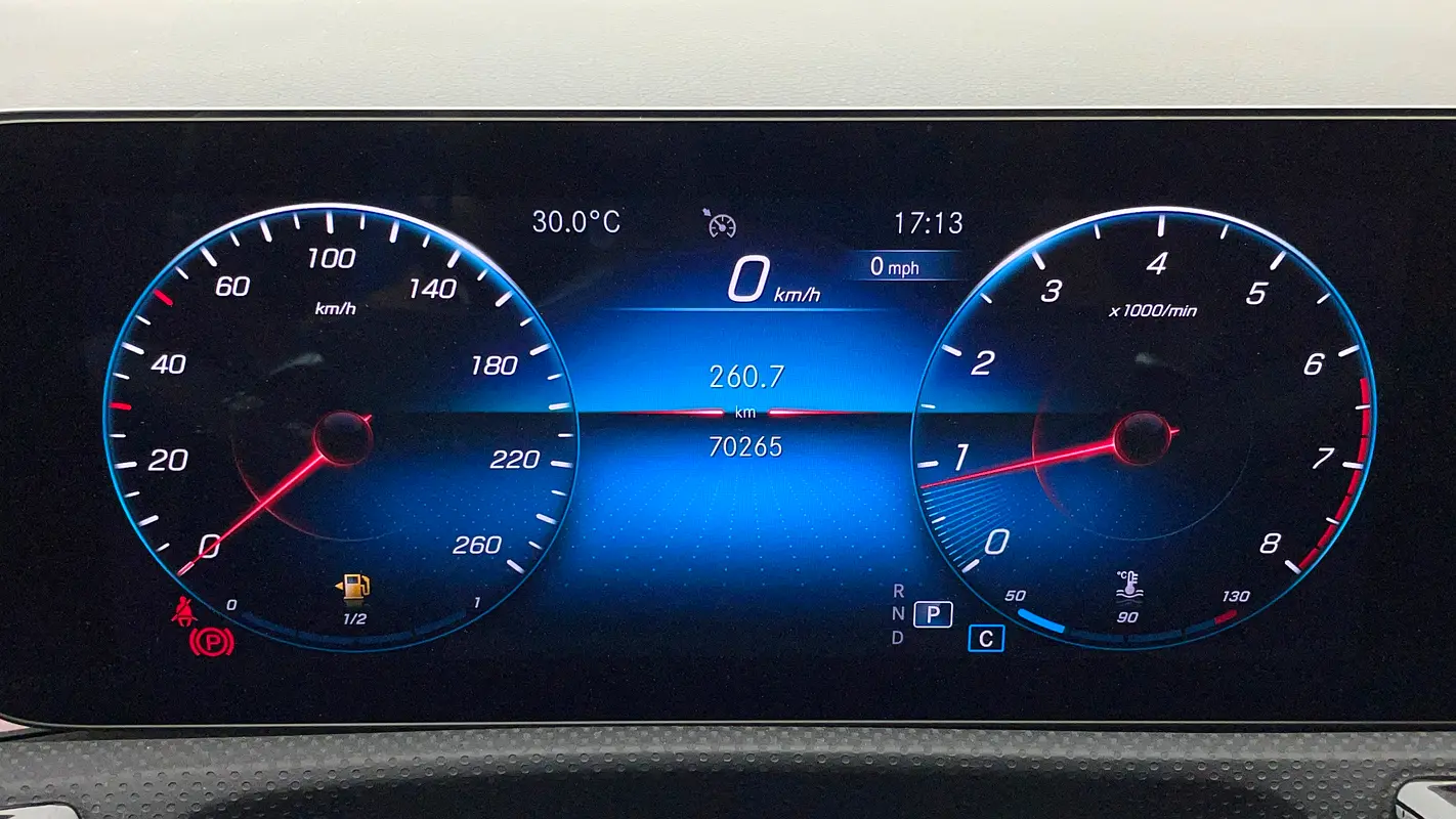 MERCEDES A-Class A 200 AMG Premium Plus 2022 - photo 9 - Import Émirats | International Cars