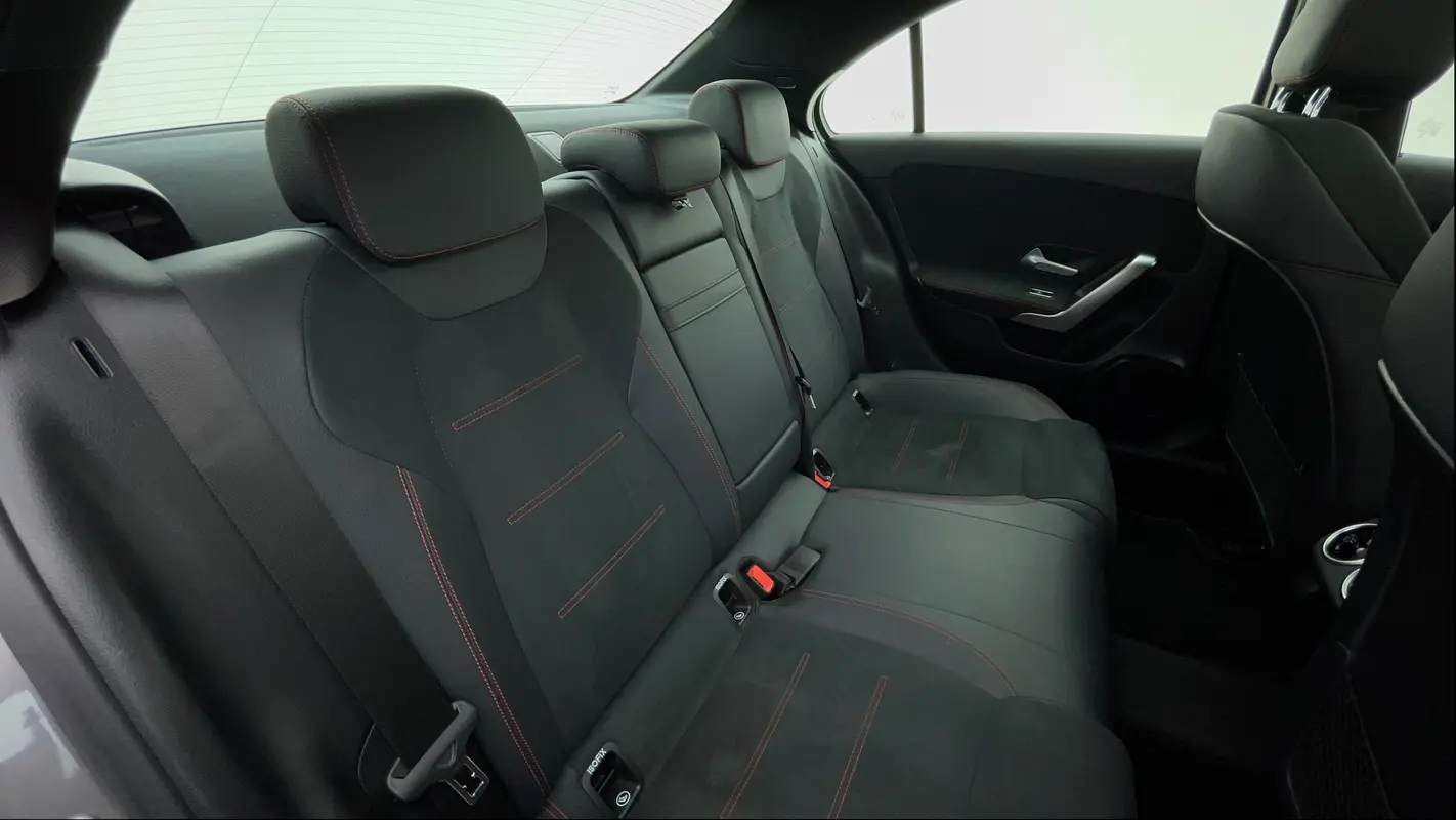 MERCEDES A-Class A 200 AMG 2024 - photo 10 - Import Émirats | International Cars