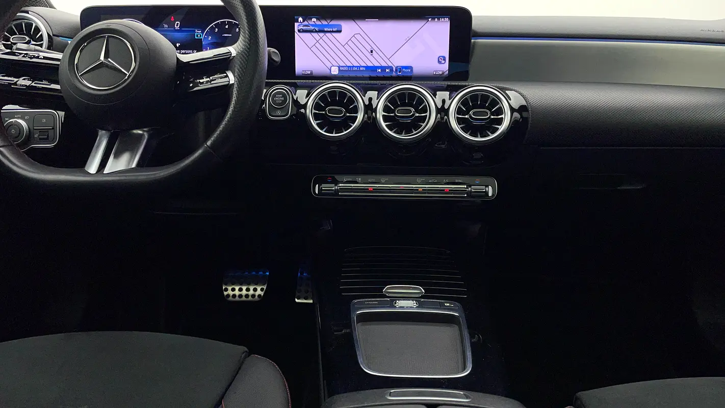 MERCEDES A-Class A 200 AMG 2024 - photo 8 - Import Émirats | International Cars