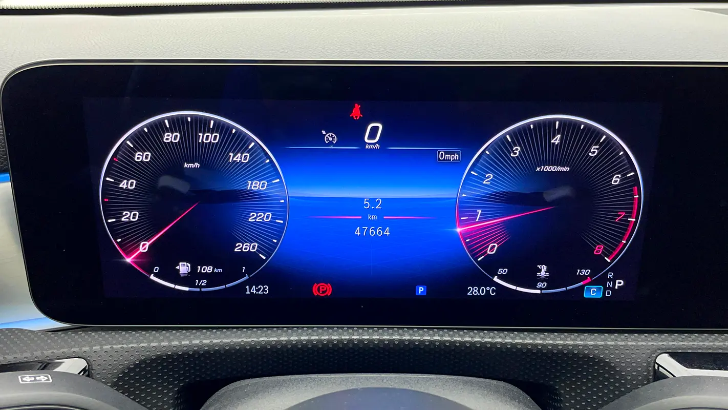 MERCEDES A-Class A 200 AMG 2024 - photo 9 - Import Émirats | International Cars