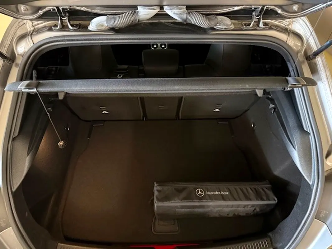 MERCEDES A-Class A 200 2023 - photo 11 - Import Émirats | International Cars