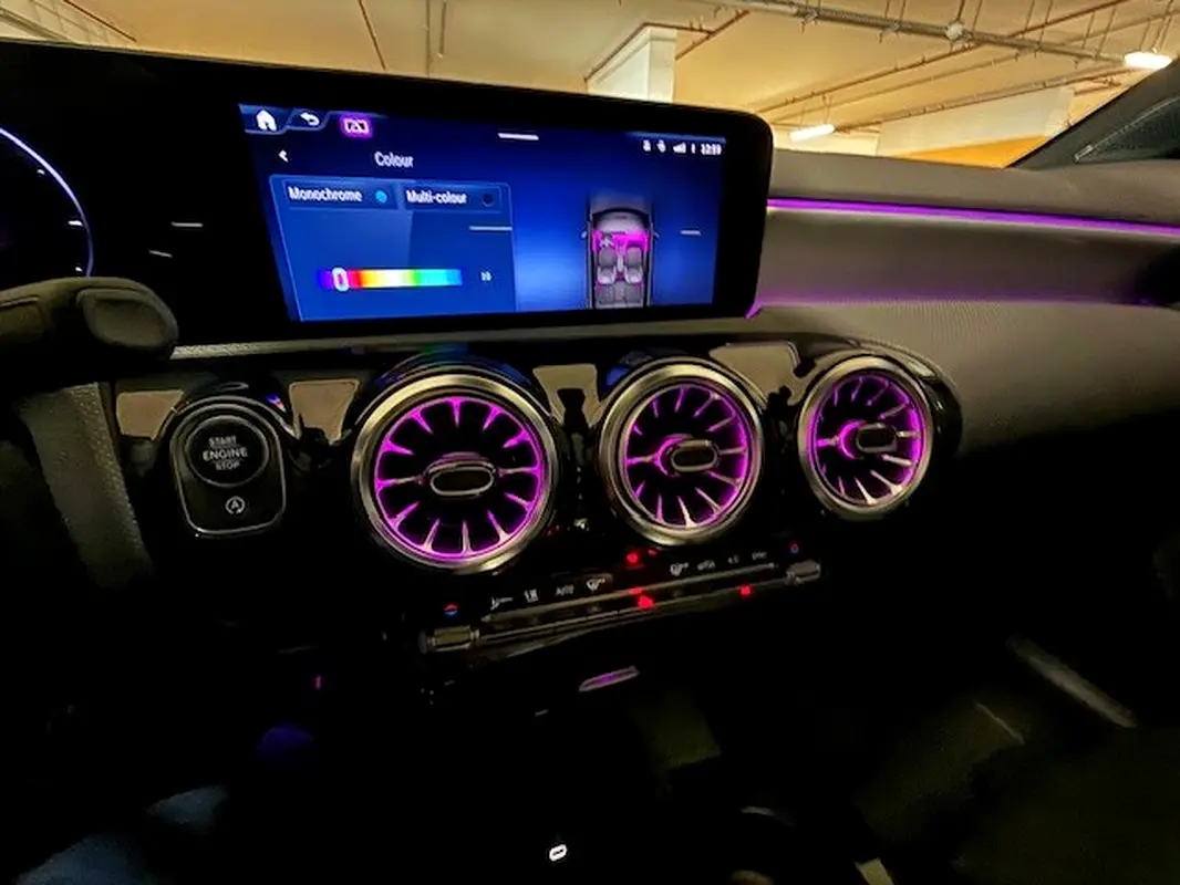 MERCEDES A-Class A 200 2023 - photo 8 - Import Émirats | International Cars