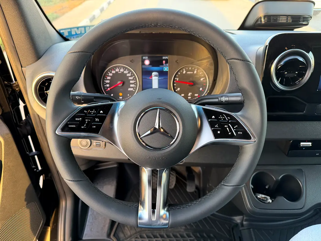 MERCEDES Sprinter 319 CDI 2026 - photo 8 - Import Émirats | International Cars