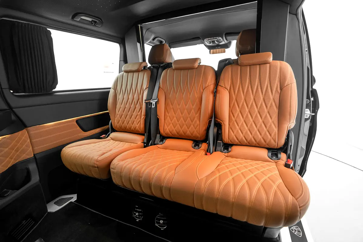 MERCEDES V-Class V 300 2025 - photo 11 - Import Émirats | International Cars