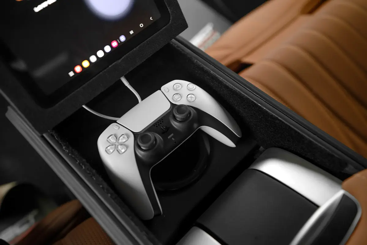 MERCEDES V-Class V 300 2025 - photo 12 - Import Émirats | International Cars