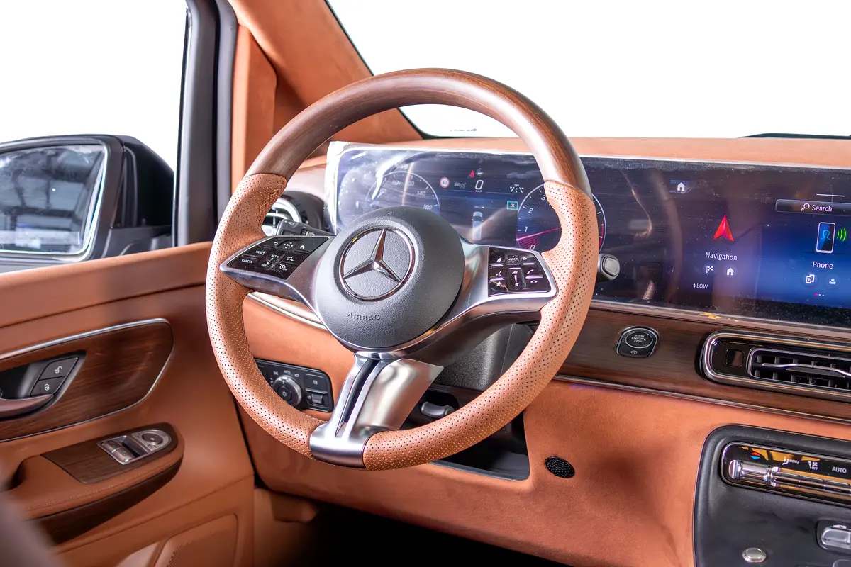 MERCEDES V-Class V 300 2025 - photo 11 - Import Émirats | International Cars