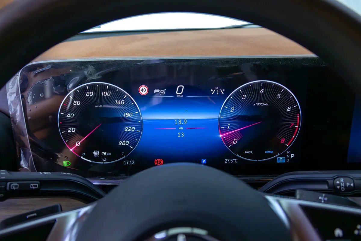 MERCEDES V-Class V 300 2025 - photo 12 - Import Émirats | International Cars