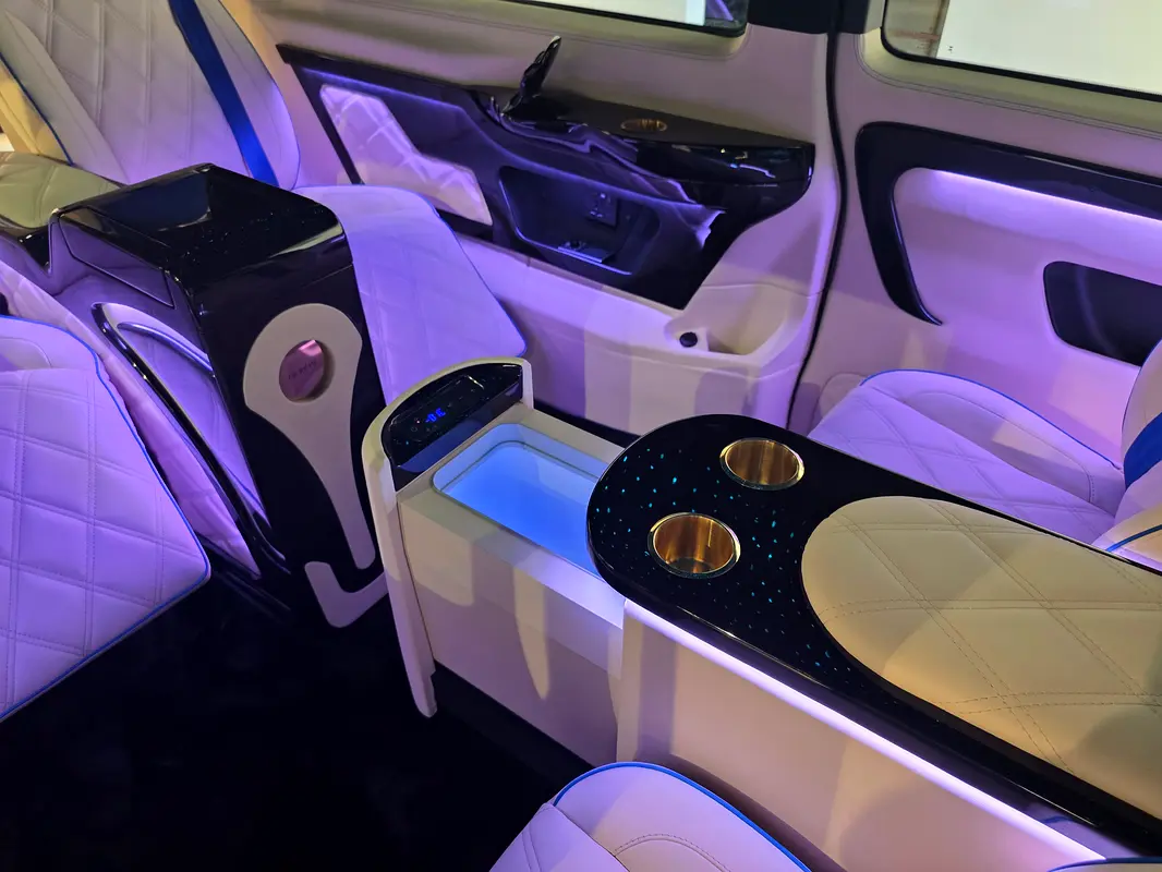 MERCEDES V-Class V 300 2026 - photo 9 - Import Émirats | International Cars