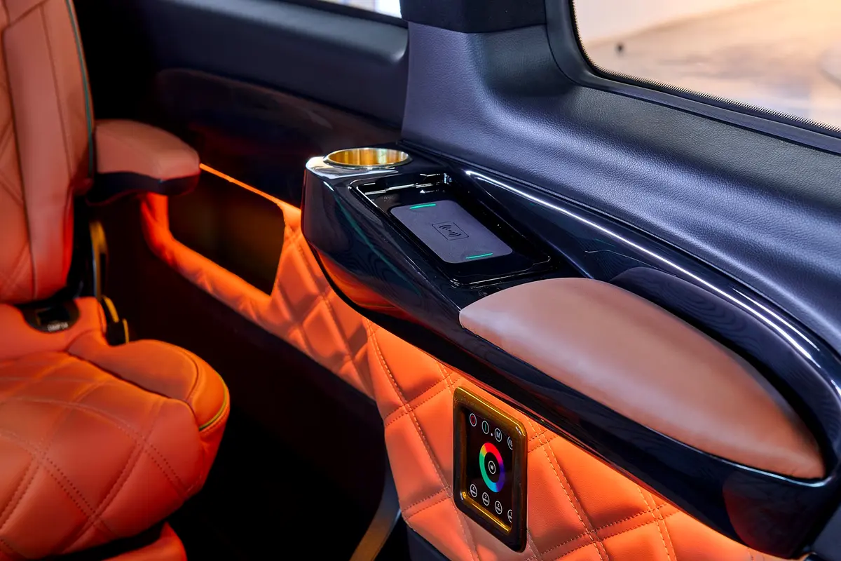 MERCEDES V-Class V 300 2026 - photo 10 - Import Émirats | International Cars