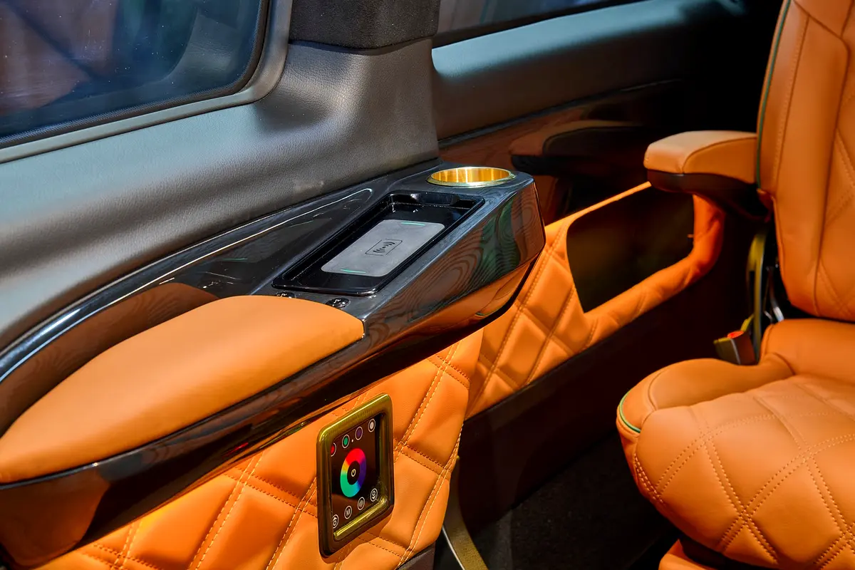 MERCEDES V-Class V 300 2026 - photo 11 - Import Émirats | International Cars