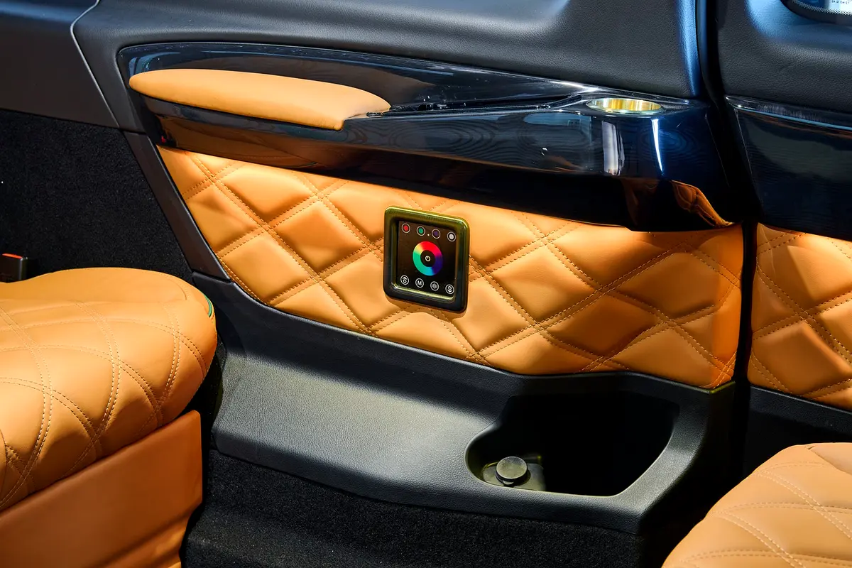 MERCEDES V-Class V 300 2026 - photo 8 - Import Émirats | International Cars