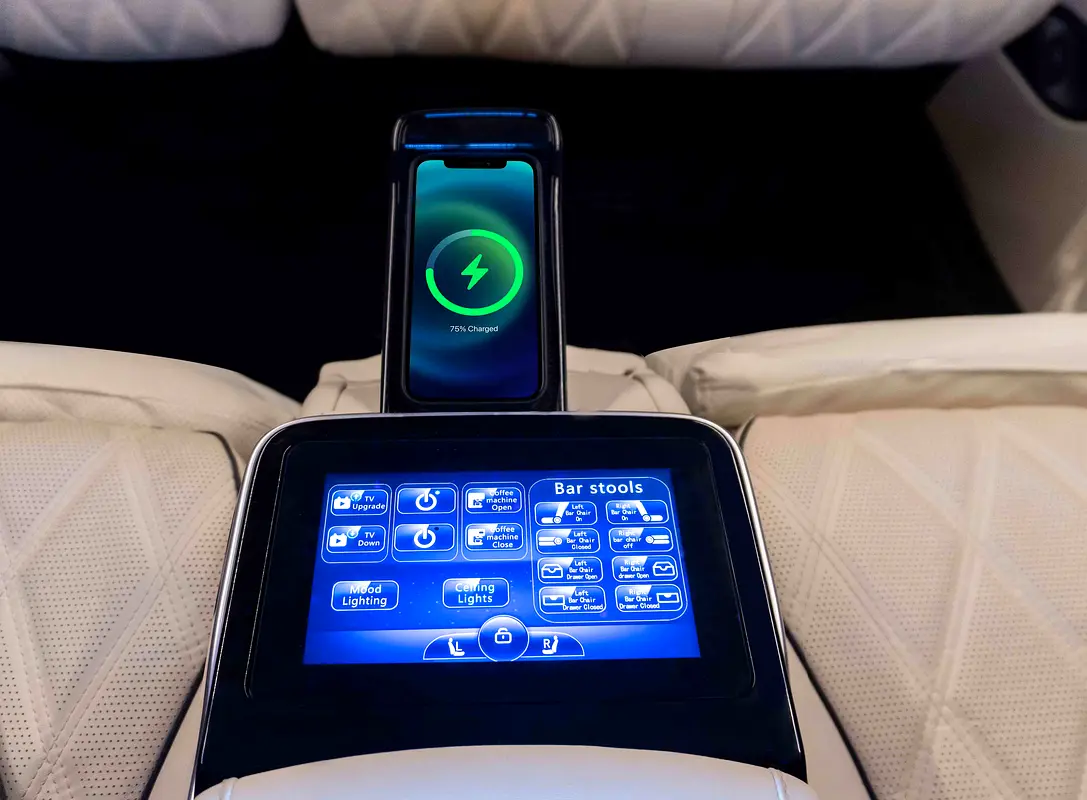 MERCEDES V-Class V 300 2025 - photo 8 - Import Émirats | International Cars