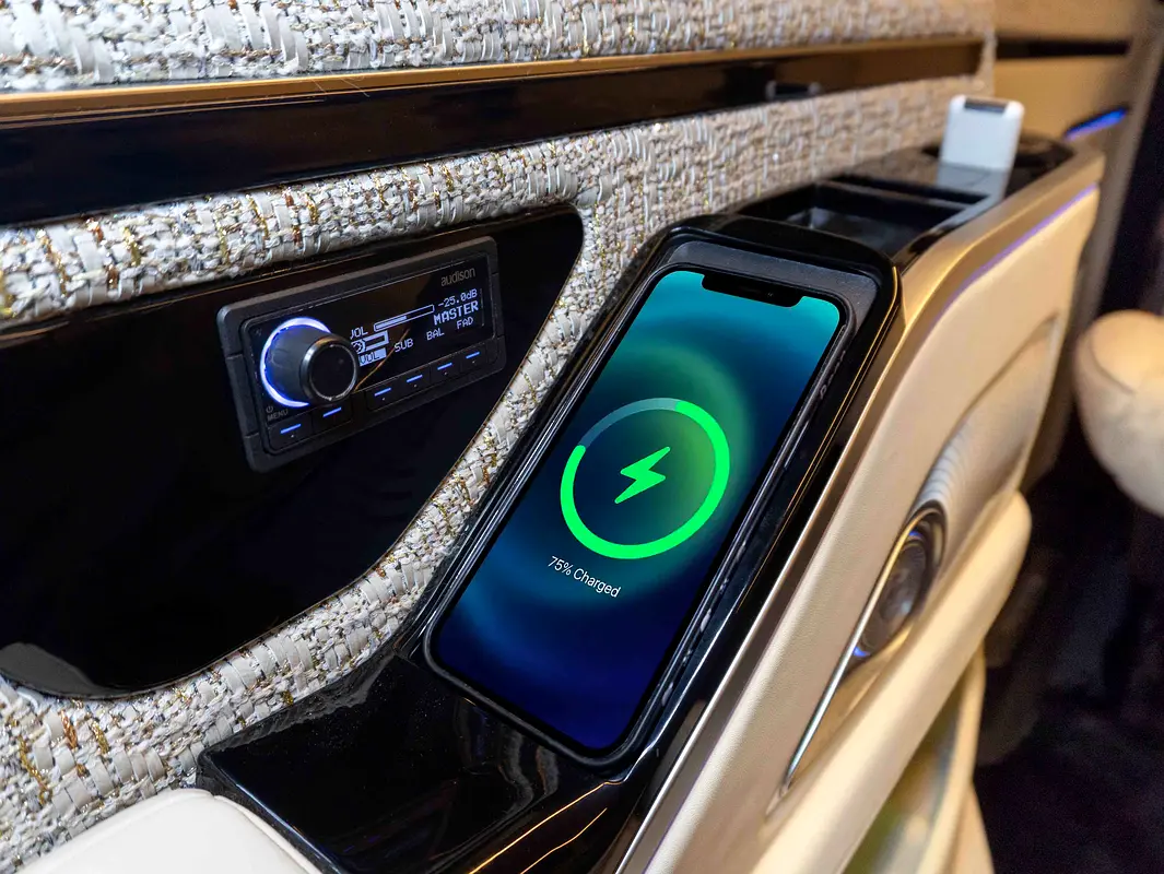 MERCEDES V-Class V 300 2025 - photo 9 - Import Émirats | International Cars