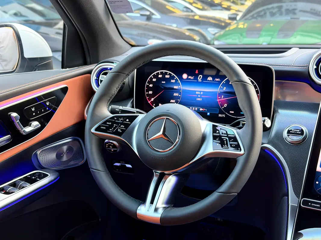 MERCEDES GLC Coupe GLC 300 2025 - photo 8 - Import Émirats | International Cars