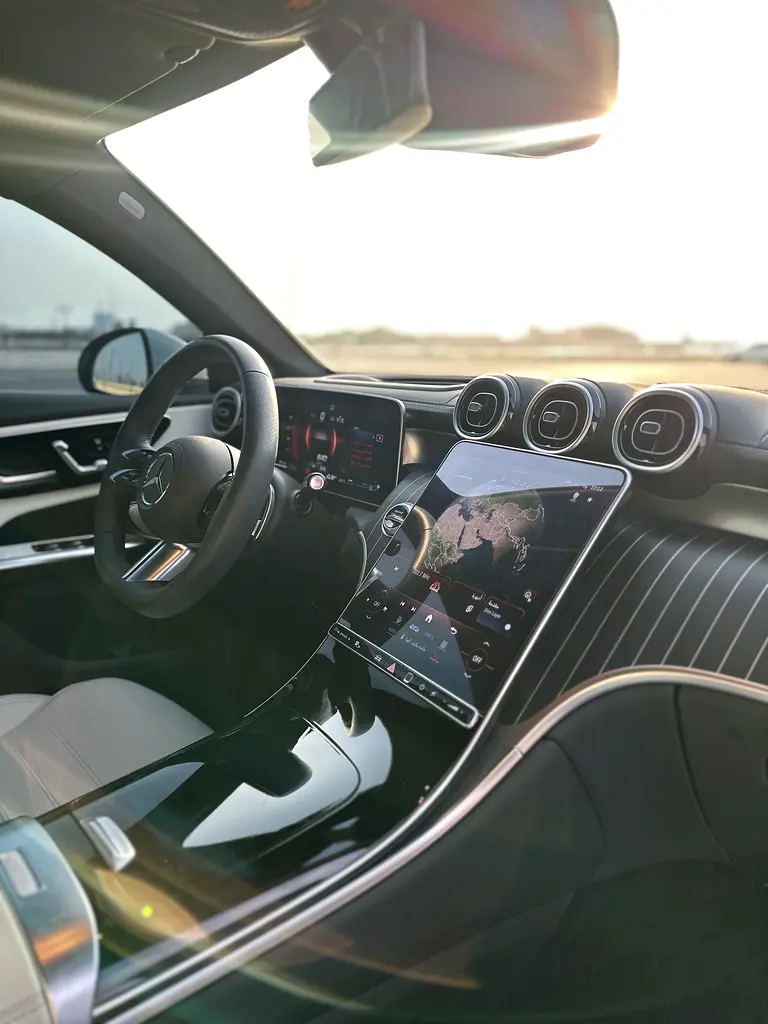 MERCEDES GLC Coupe GLC 300e 4MATIC 2024 - photo 12 - Import Émirats | International Cars