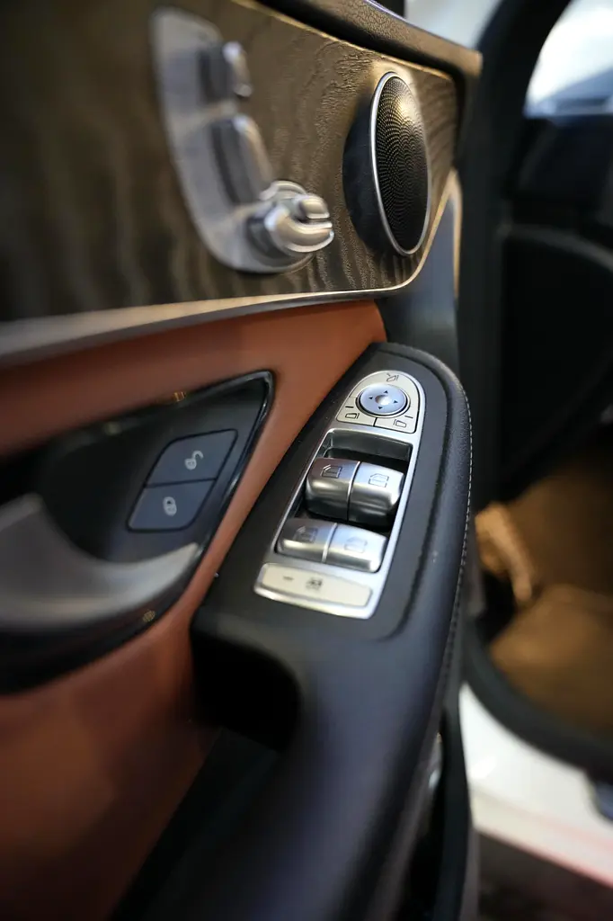 MERCEDES GLC Coupe GLC 200 2020 - photo 6 - Import Émirats | International Cars