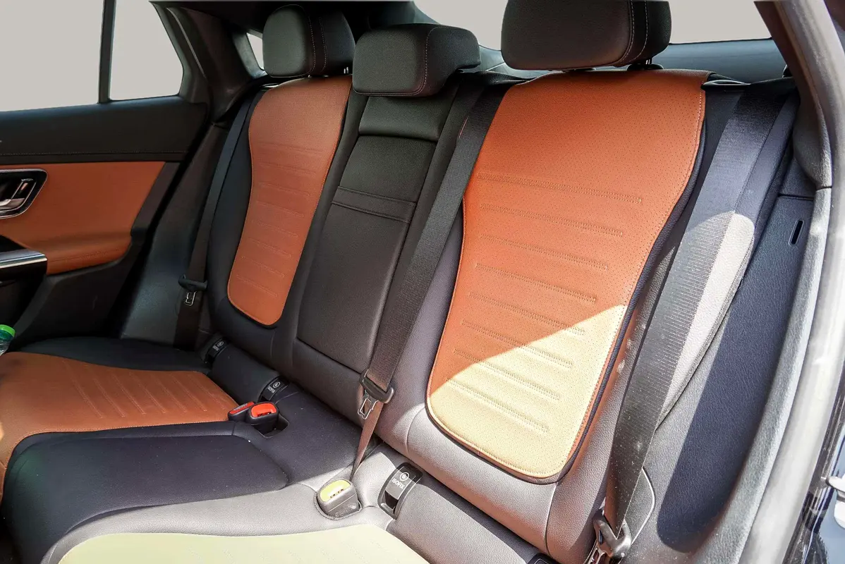 MERCEDES GLC Coupe GLC 200 2024 - photo 11 - Import Émirats | International Cars