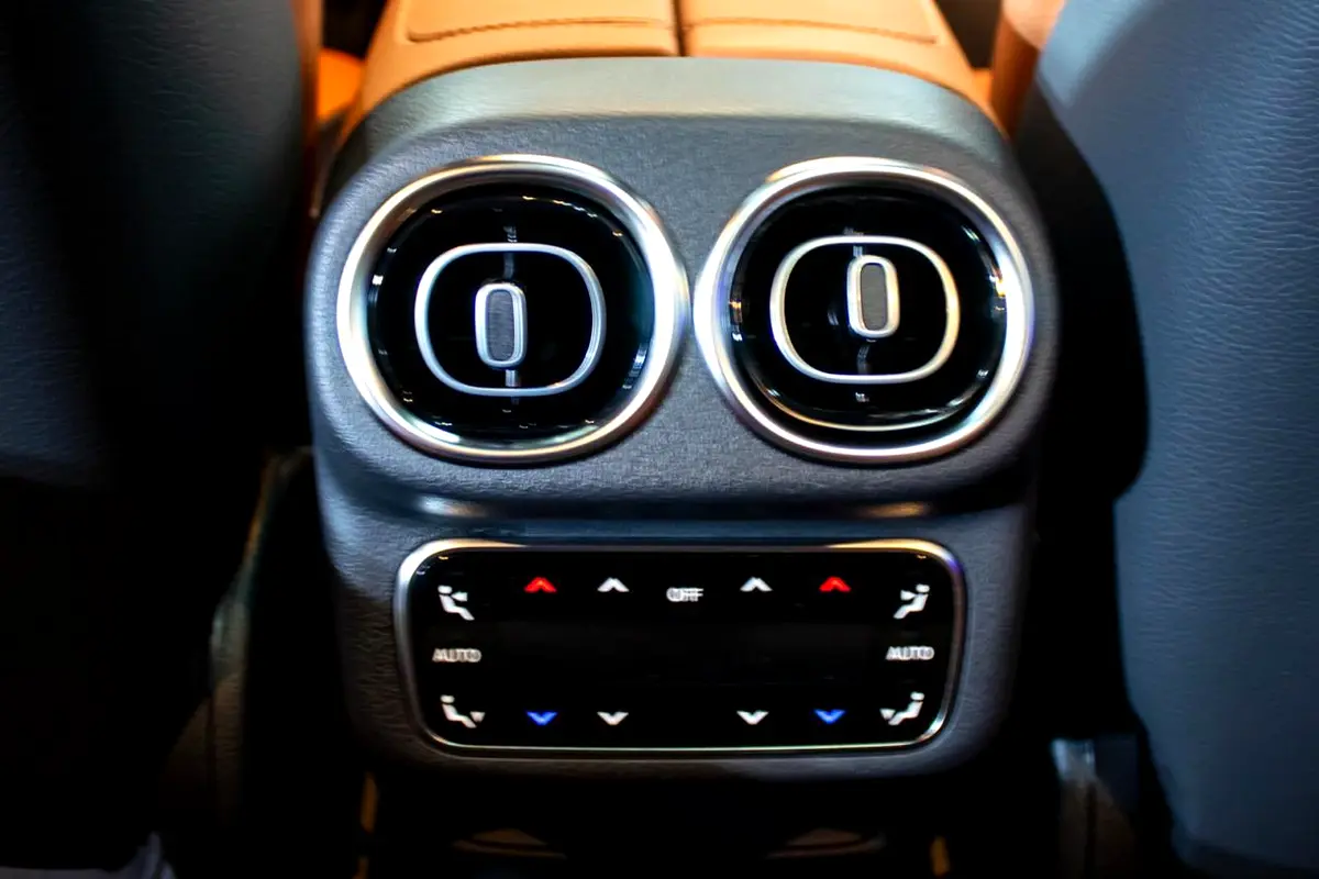 MERCEDES GLC-Class GLC 200 4MATIC 2024 - photo 11 - Import Émirats | International Cars