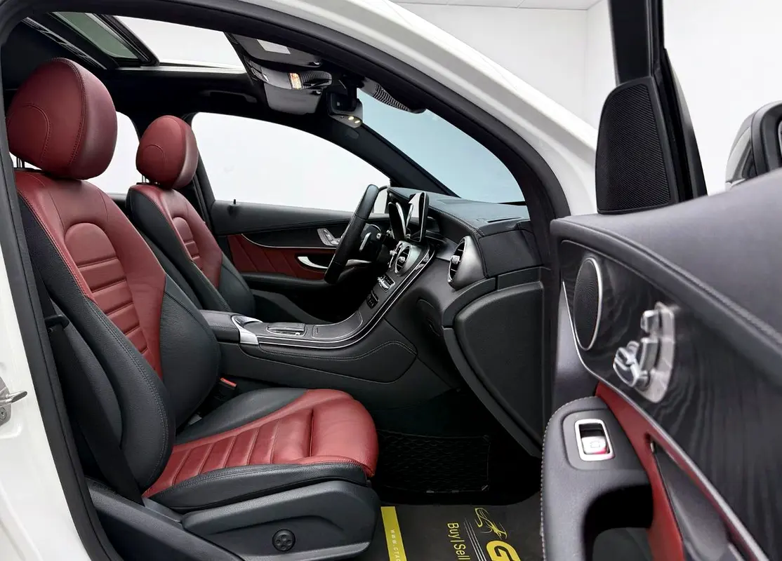 MERCEDES GLC-Class GLC 300 4MATIC 2020 - photo 9 - Import Émirats | International Cars