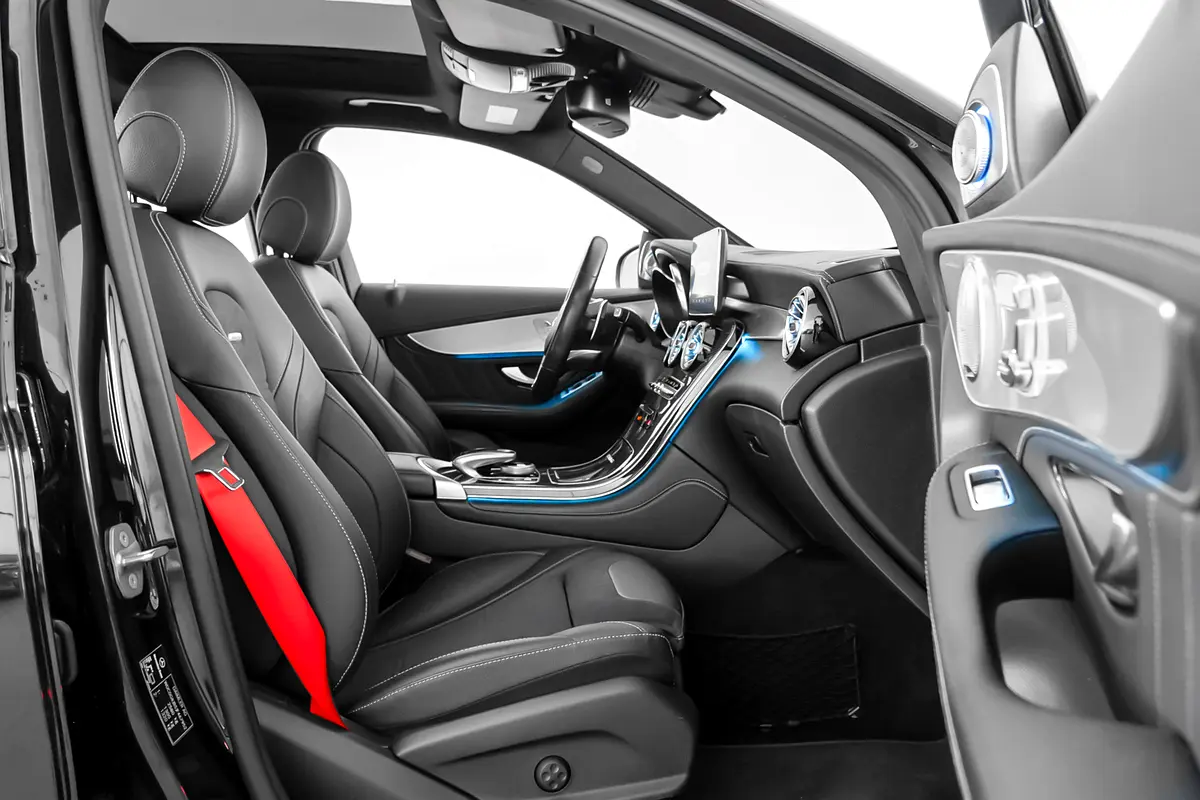 MERCEDES GLC-Class GLC 63 S AMG 4MATIC+ 2018 - photo 8 - Import Émirats | International Cars