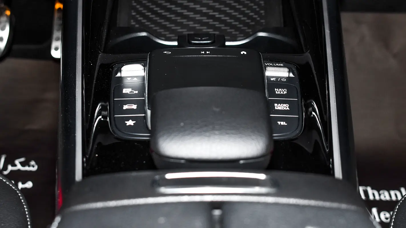 MERCEDES GLA-Class GLA 200 2023 - photo 11 - Import Émirats | International Cars