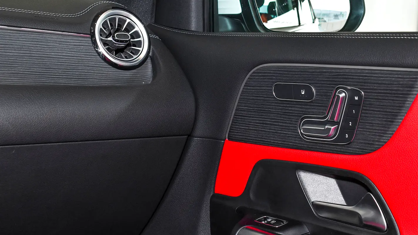 MERCEDES GLA-Class GLA 200 2023 - photo 12 - Import Émirats | International Cars