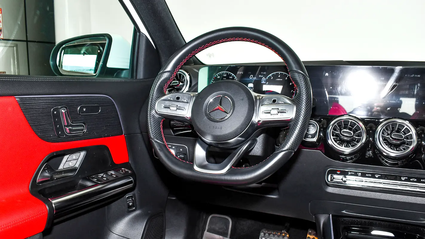 MERCEDES GLA-Class GLA 200 2023 - photo 8 - Import Émirats | International Cars