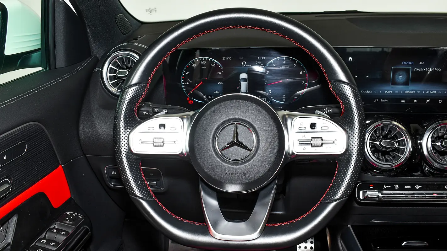 MERCEDES GLA-Class GLA 200 2023 - photo 9 - Import Émirats | International Cars