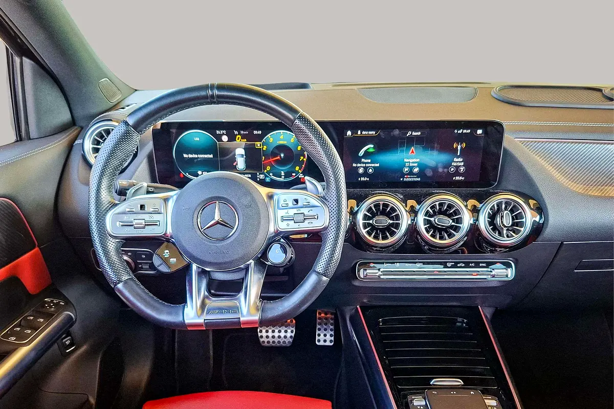 MERCEDES GLA-Class GLA 35 AMG 4MATIC 2023 - photo 10 - Import Émirats | International Cars