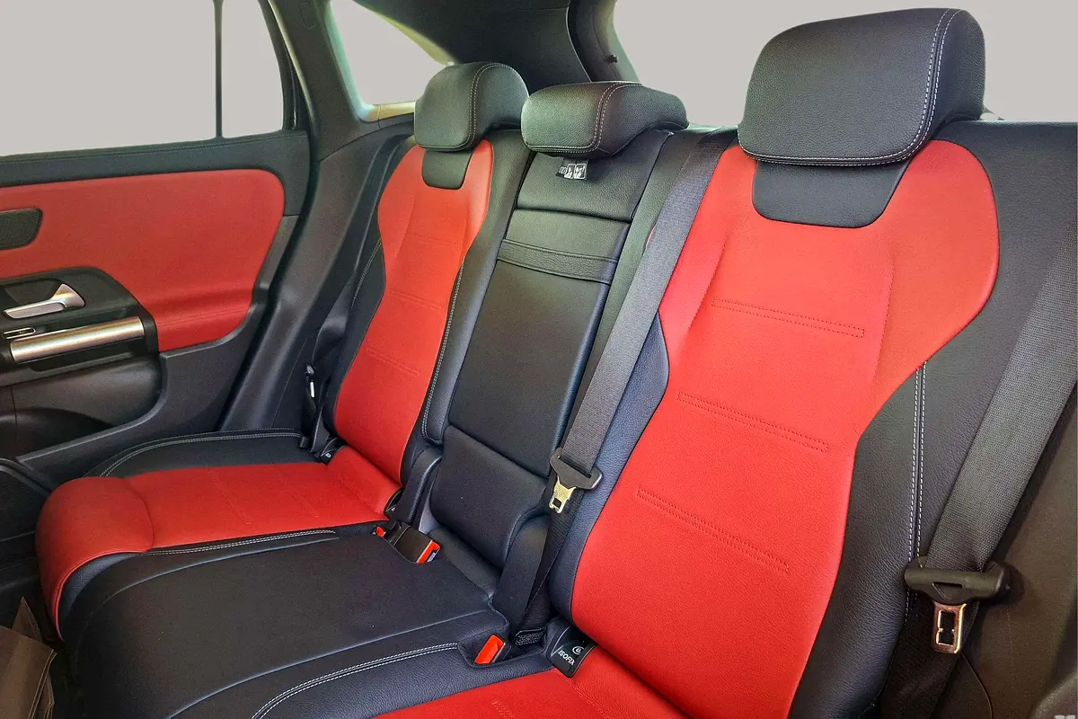 MERCEDES GLA-Class GLA 35 AMG 4MATIC 2023 - photo 12 - Import Émirats | International Cars