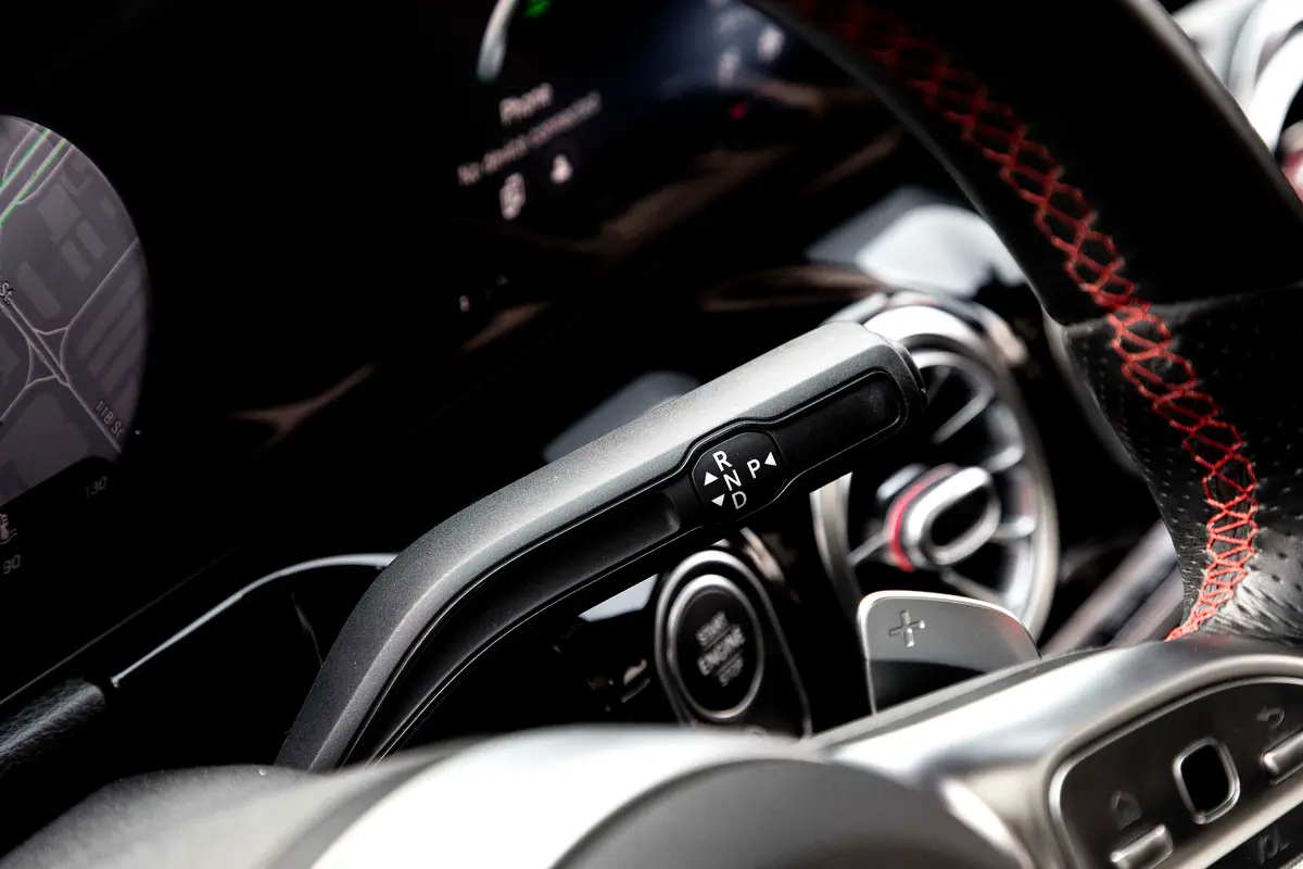 MERCEDES GLA-Class GLA 200 2021 - photo 11 - Import Émirats | International Cars