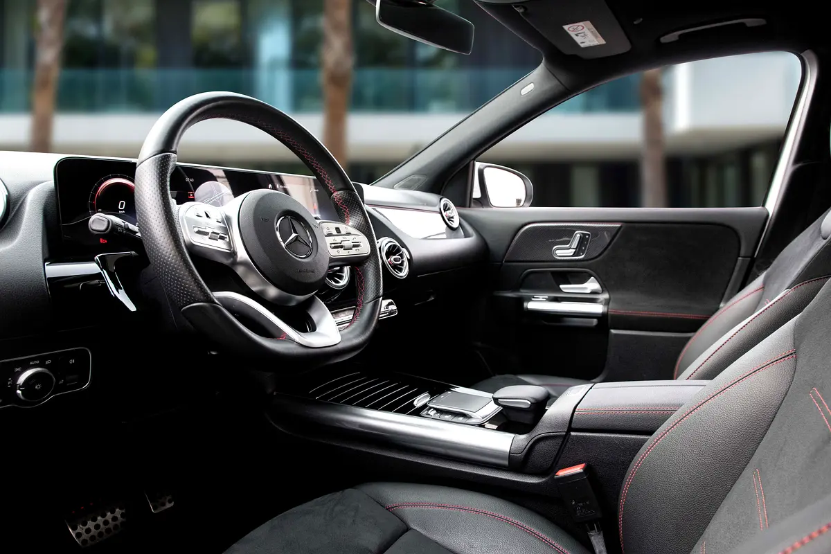 MERCEDES GLA-Class GLA 200 2021 - photo 9 - Import Émirats | International Cars