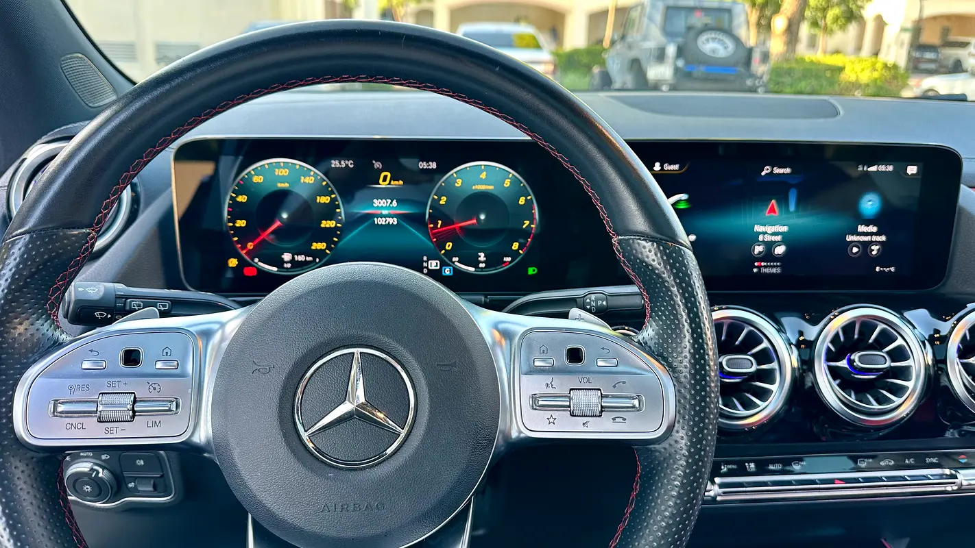 MERCEDES GLA-Class GLA 200 2022 - photo 10 - Import Émirats | International Cars