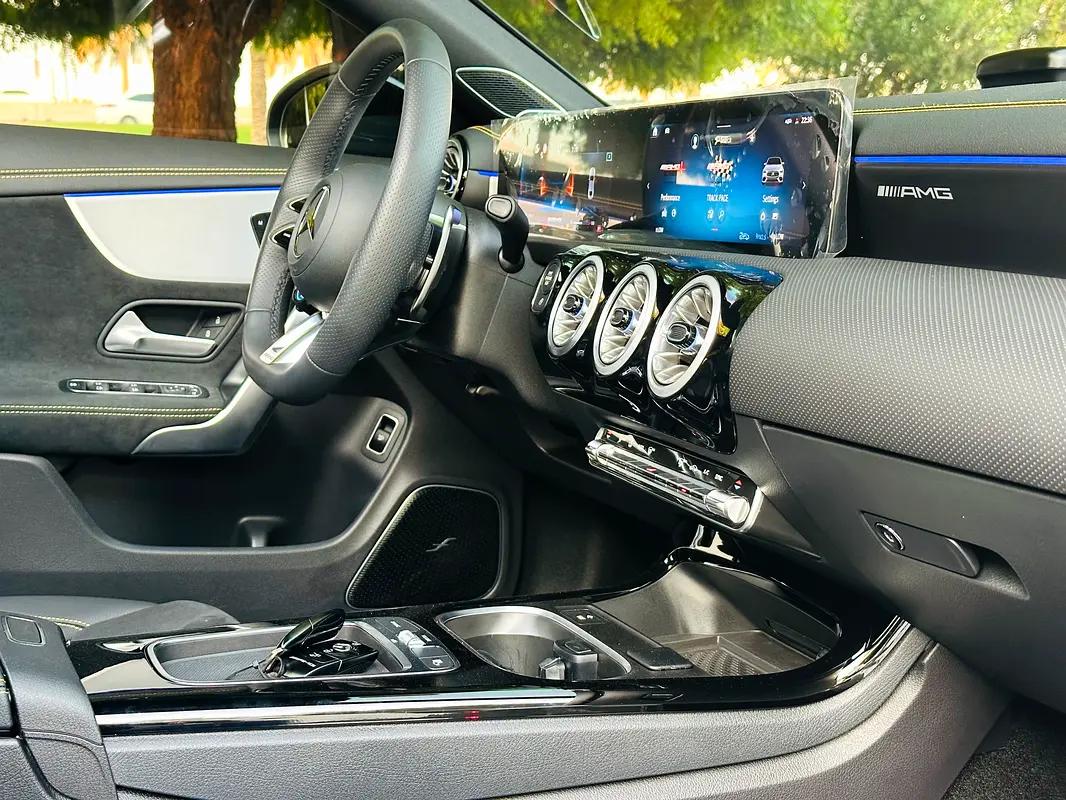 MERCEDES CLA-Class CLA 45 2025 - photo 10 - Import Émirats | International Cars