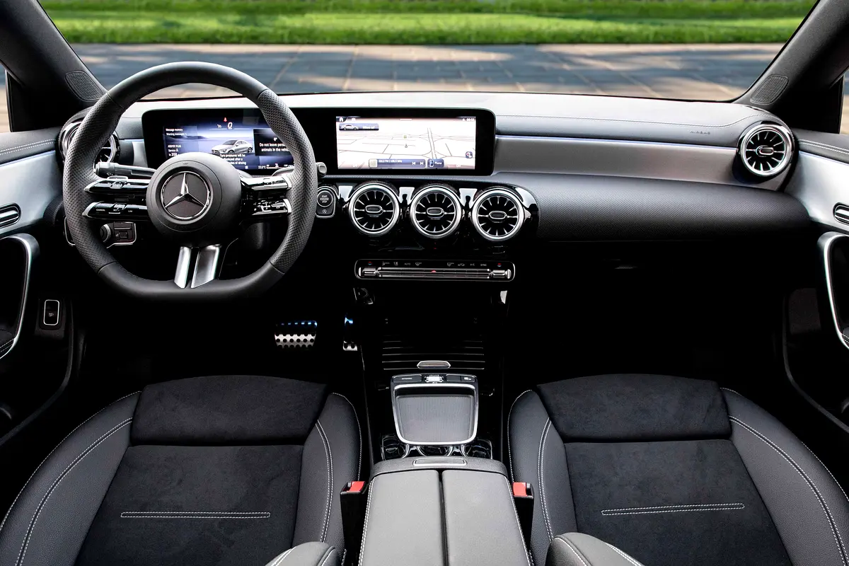 MERCEDES CLA-Class CLA 200 2026 - photo 8 - Import Émirats | International Cars