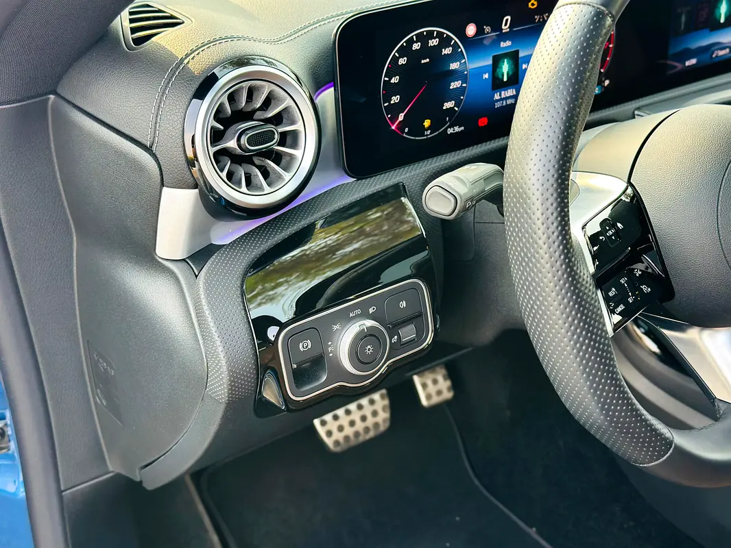 MERCEDES CLA-Class CLA 200 2024 - photo 11 - Import Émirats | International Cars