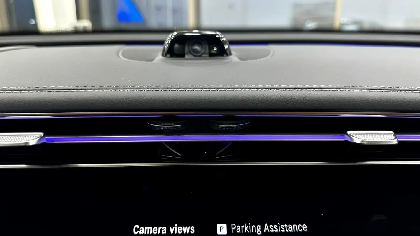 MERCEDES E-Class E 300 2025 - photo 12 - Import Émirats | International Cars