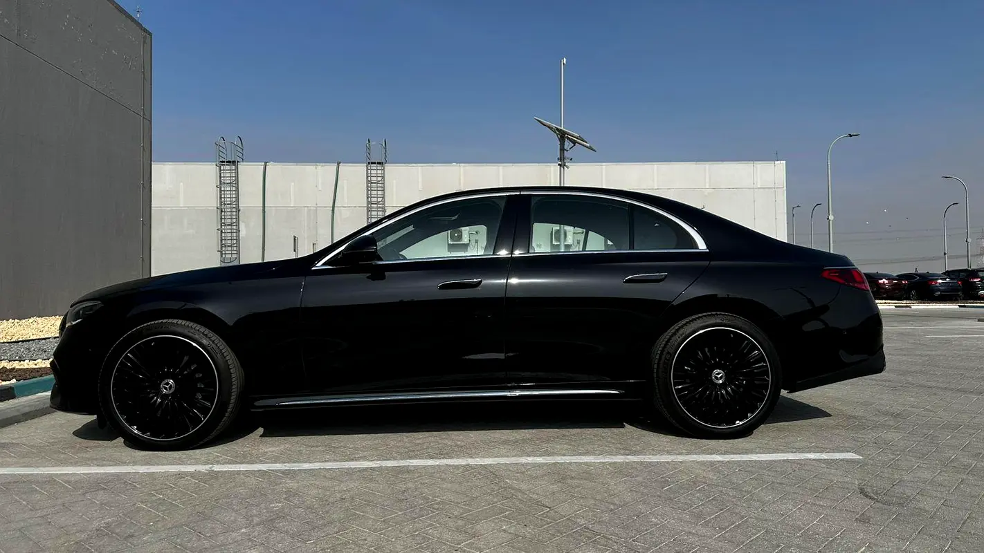 MERCEDES E-Class E 300 2025 - photo 6 - Import Émirats | International Cars