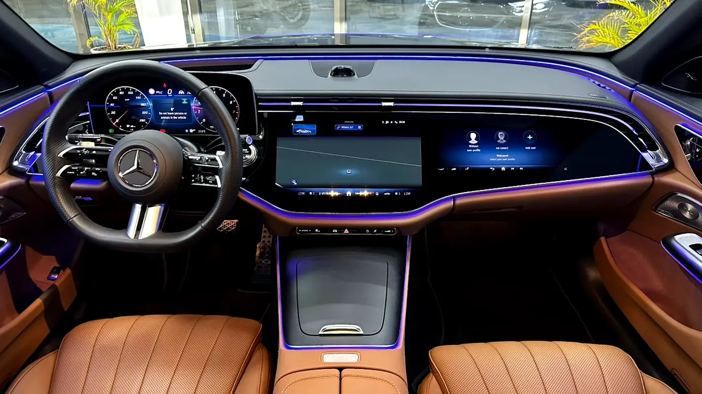 MERCEDES E-Class E 300 2025 - photo 8 - Import Émirats | International Cars