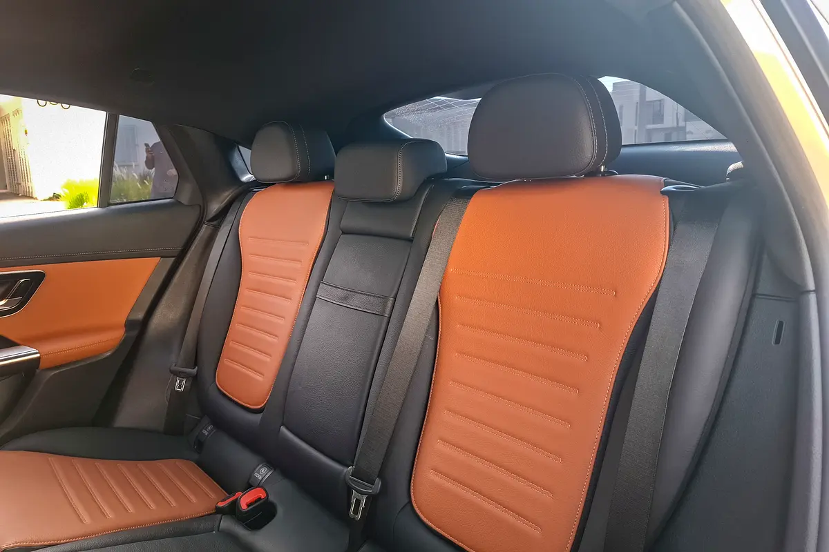 MERCEDES GLC Coupe GLC 200 4Matic 2024 - photo 12 - Import Émirats | International Cars