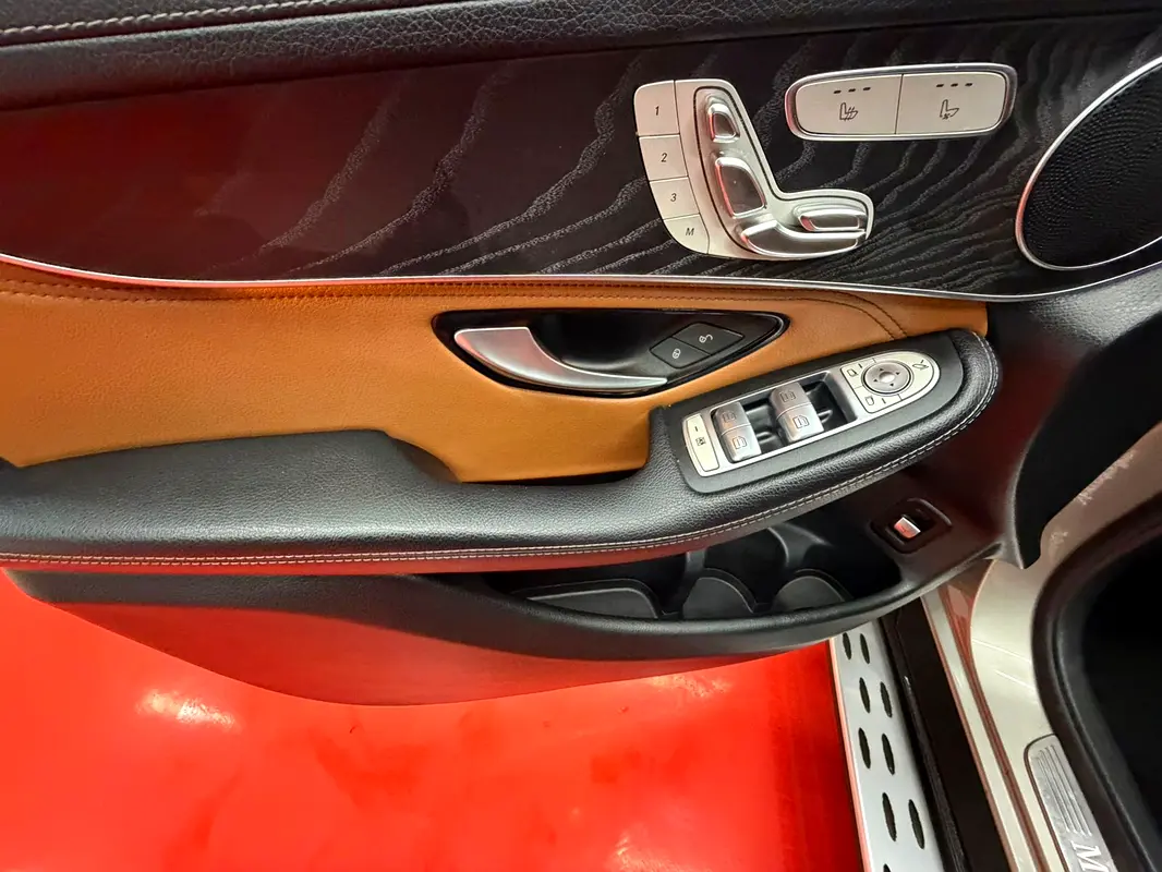 MERCEDES GLC-Class GLC 250 4MATIC 2019 - photo 11 - Import Émirats | International Cars