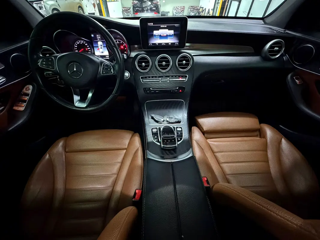 MERCEDES GLC-Class GLC 250 4MATIC 2019 - photo 8 - Import Émirats | International Cars